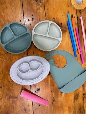 Ezpz Silicone Divided Plate and Bib Set for Kids straws